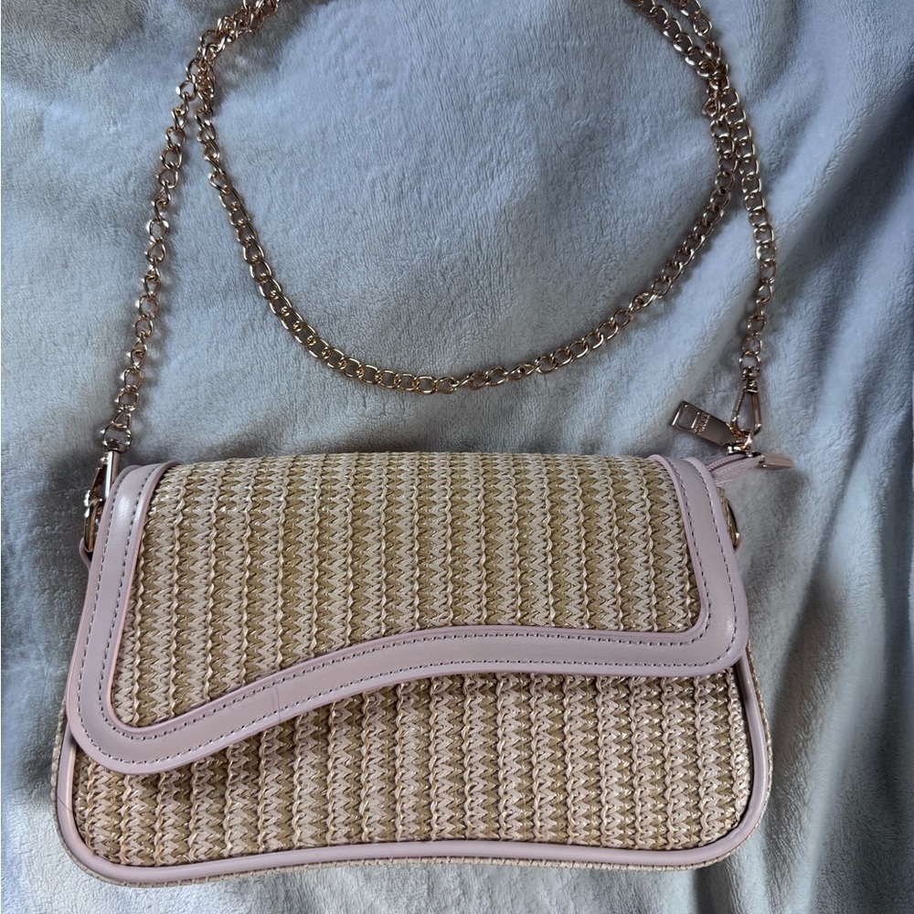 NWT Chic Woven Crossbody Bag in Tan and Pink